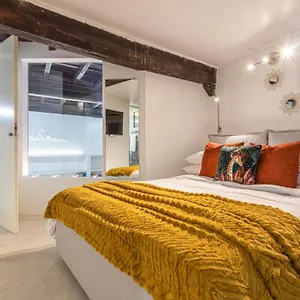 Lucrezia - Close To Piazza Navona Apartment